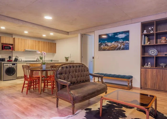 Spacious And Cozy In México DF